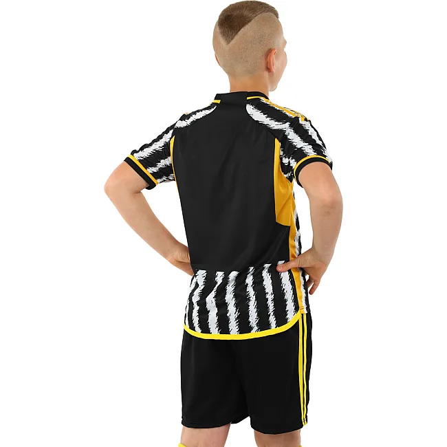 Футбольна форма дитяча із символікою клубу
 JUVENTUS домашня 2024 SP-SPORT
 CO-6311 20-28