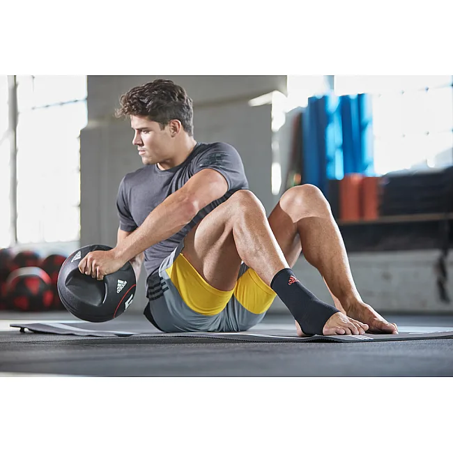 Фіксатор щиколотки Adidas Ankle Support