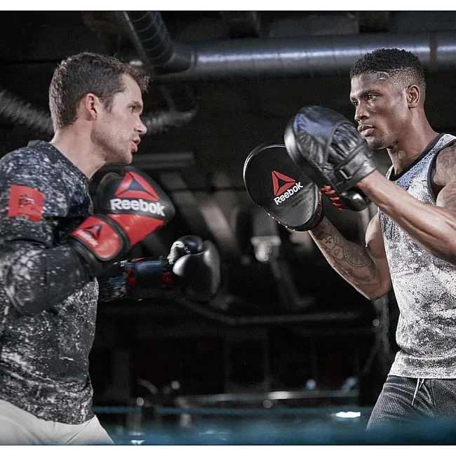 Боксерські рукавиці Reebok Combat Leather Boxing Gloves чорний, червоний 10 унцій
