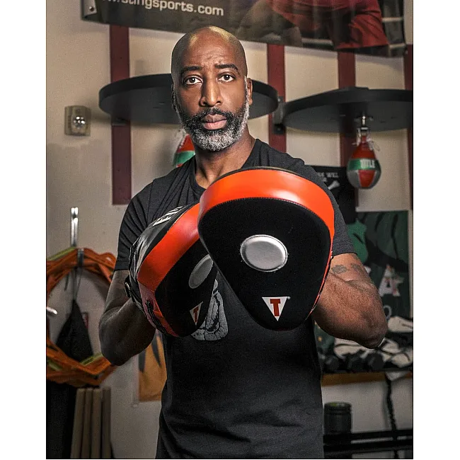 Лапи боксерські TITLE Boxing Incredi-Ball Leather Punch Mitts 2.0 Black/Red