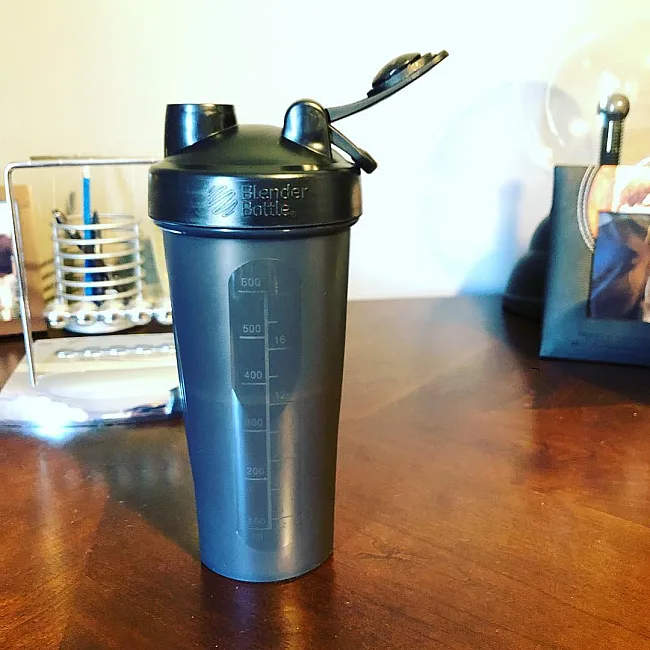 Спортивный шейкер BLENDERBOTTLE Classic Loop 28oz/820мл Black