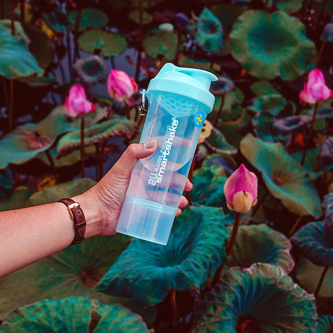Спортивный шейкер SMARTSHAKE Slim 500мл Neon Blue
