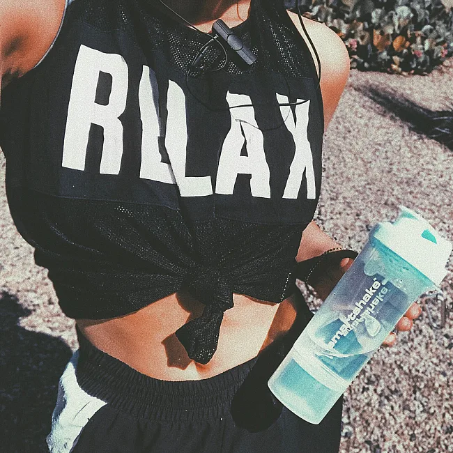 Спортивный шейкер SMARTSHAKE Slim 500мл Neon Blue