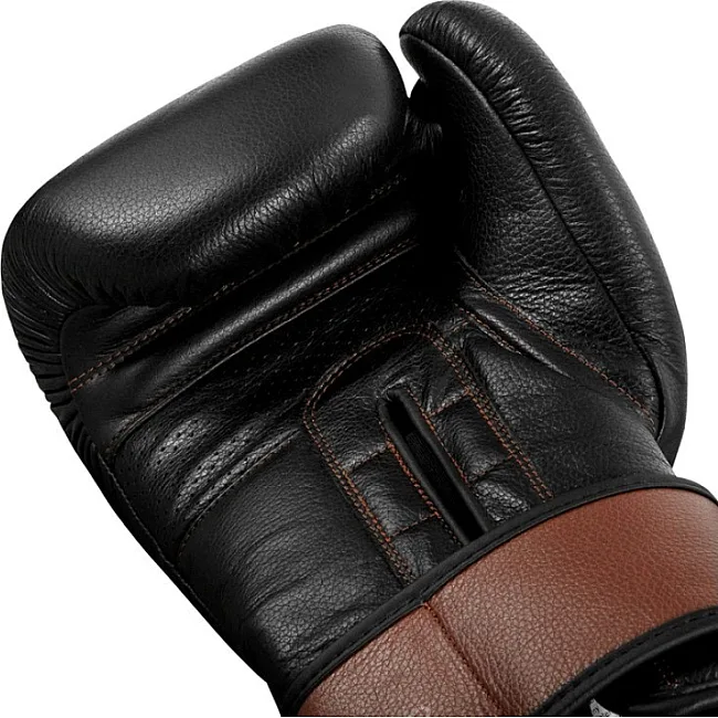 Боксерські рукавиці TITLE Boxing Honorary Black (бинти 4м. в комплекті)