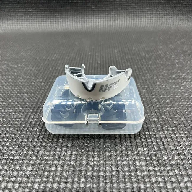Капа для бокса OPRO Silver UFC детская (возраст до 10) White/Silver (ufc.102515003)