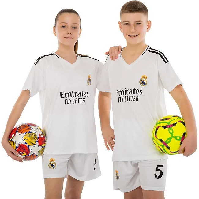Футбольна форма дитяча із символікою клубу
 REAL MADRID BELLINGHAM 5 домашня 2025 SP-SPORT

 CO-4636 20-30 (Білий)
