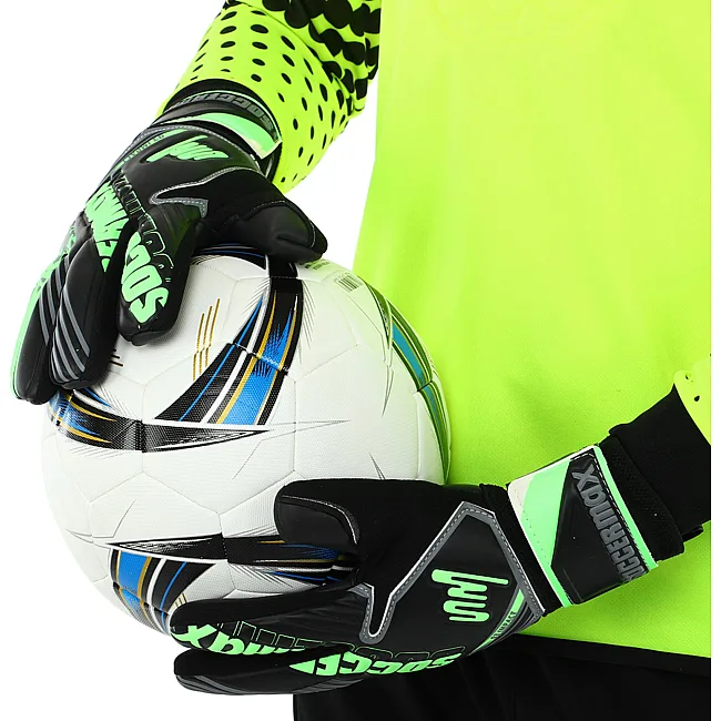 Вратарские перчатки
 профессиональные с защитой пальцев SOCCERMAX GK-4316
 7-11 (Черный-зеленый)