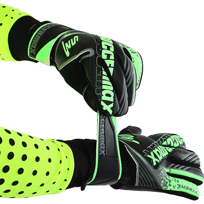 Вратарские перчатки
 профессиональные с защитой пальцев SOCCERMAX GK-4316
 7-11 (Черный-зеленый)