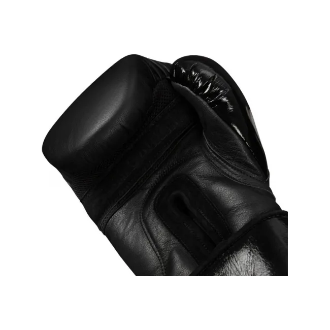 Боксерские перчатки Title Black Heavy Bag Gloves 2.0