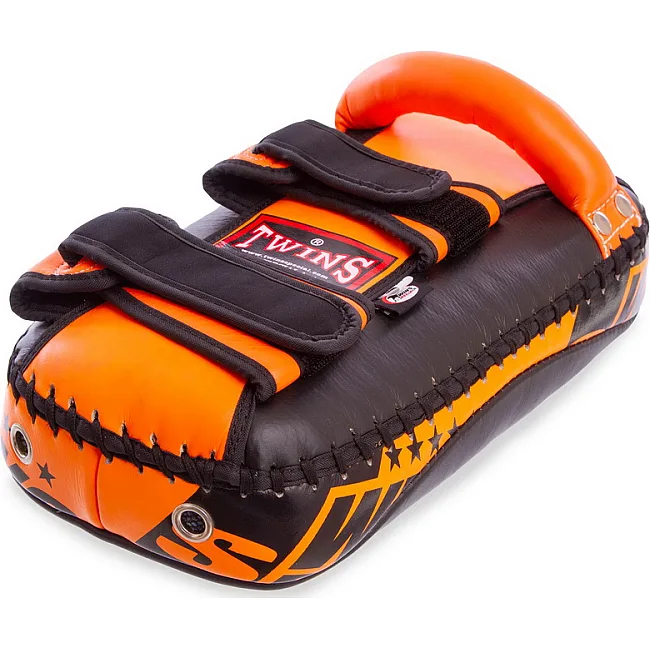 Тай-пэд ударный для Муай Тай прямой с ремнями и ручкой кожа TWINS
 KPL2-M 18x38x5см 1шт (Синий-желтый)