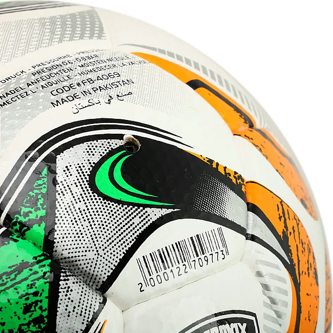 Футбольний м'яч
 професійний SOCCERMAX FB-4069 №5 PU (Білий-зелений)