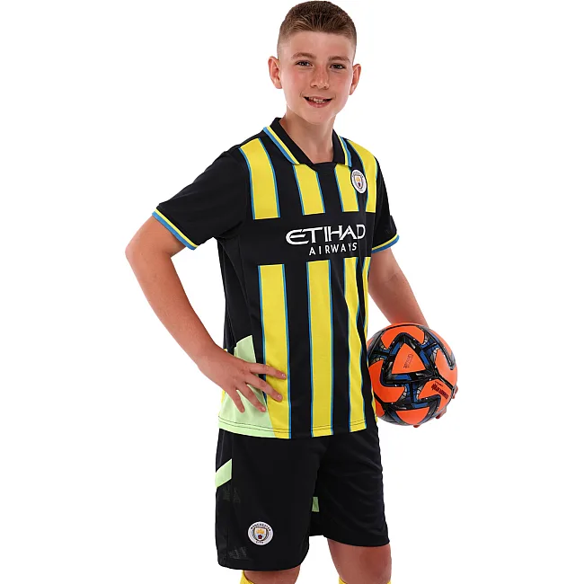 Футбольна форма дитяча із символікою клубу
 MANCHESTER CITY гостьова 2025 SP-SPORT

 CO-4717 20-28 (Чорний-салатовий)