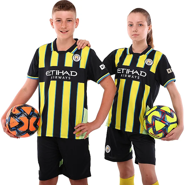 Футбольна форма дитяча із символікою клубу
 MANCHESTER CITY гостьова 2025 SP-SPORT

 CO-4717 20-28 (Чорний-салатовий)