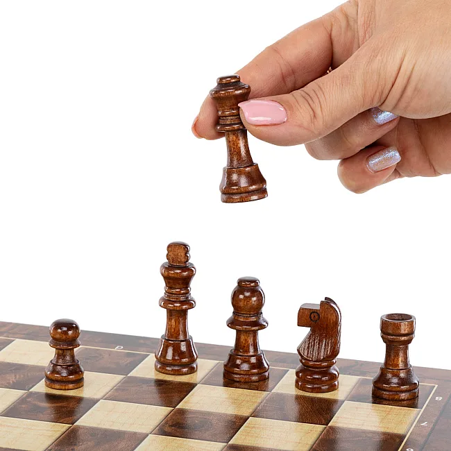 Шахматы шашки нарды 3 в 1 набор настольных игр деревянные Xinliye W7722B
 29см x 29см х 2см
