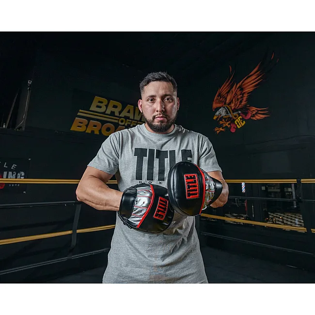 Лапи боксерські TITLE Boxing Valiant Punch Mitts - Black/Silver
