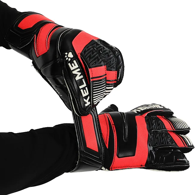 Вратарские перчатки
 профессиональные KELME 8101ST5004-9045
 7-12 (Черный-красный)