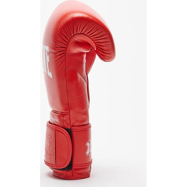 Боксерские перчатки Leone GN111 THE GREATEST Red (бинты 4 м. в комплекте)