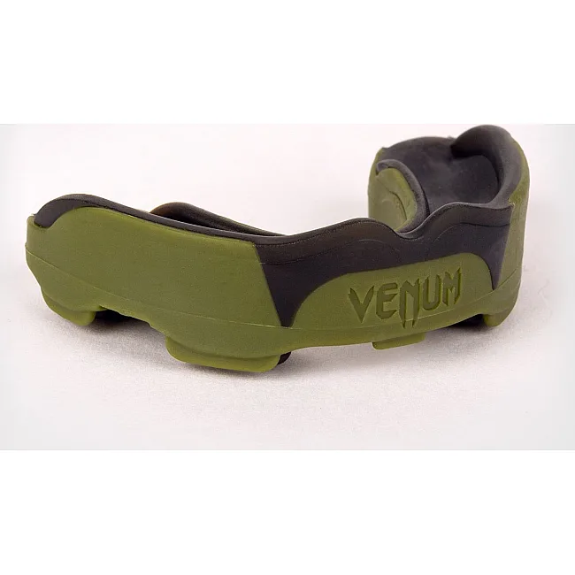 Боксерская капа Venum Predator (возраст 11+)