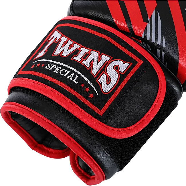 Перчатки для бокса


 кожаные TWINS


 BO-5058 8-14унций (Черный-синий)