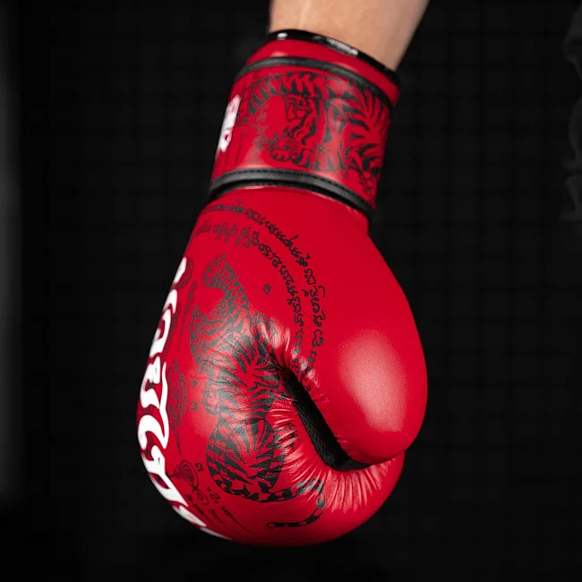Боксерские перчатки Phantom Muay Thai Red (капа в подарок)